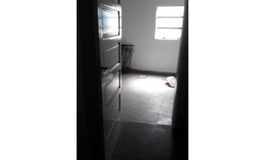 Excelente galpón con vivienda sobre Avda J B Justo. Distrito Ie