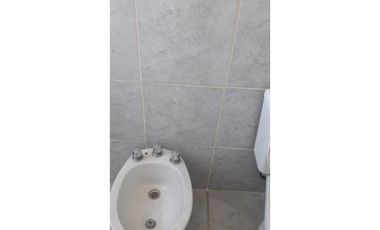 Excelente galpón con vivienda sobre Avda J B Justo. Distrito Ie