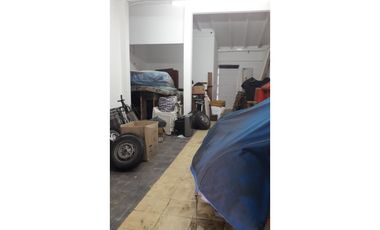 Excelente galpón con vivienda sobre Avda J B Justo. Distrito Ie