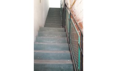 Excelente galpón con vivienda sobre Avda J B Justo. Distrito Ie