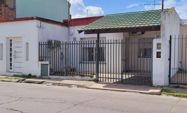 Casa  4 ambientes con cochera- William Morris