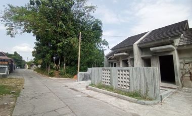 RUMAH LARIS PALING MURAH TERBAIK DI PRAMBANAN FREE PAJAK DEKAT TOL JOGJA