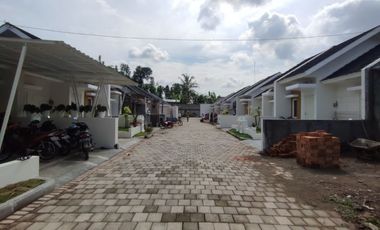 RUMAH LARIS PALING MURAH TERBAIK DI PRAMBANAN FREE PAJAK DEKAT TOL JOGJA