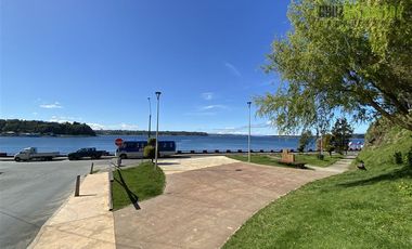 Casa en Venta en Casa esquina con vista al mar, a pasos de Av. Los Héroes, Calbuco