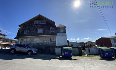Casa en Venta en Casa esquina con vista al mar, a pasos de Av. Los Héroes, Calbuco