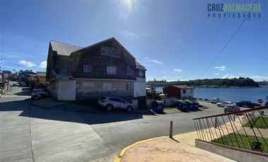 Casa en Venta en Casa esquina con vista al mar, a pasos de Av. Los Héroes, Calbuco
