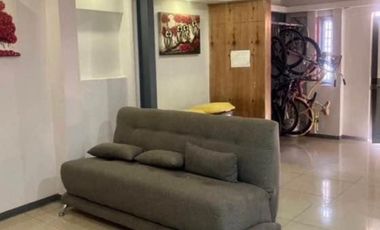 Venta de edificio con cuartos amueblados