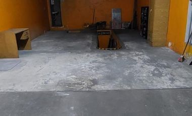 Local Comercial en esquina con muy buena estructura. Zona  La Tablada. Consulte