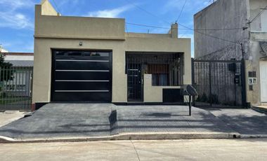 Casa PH en venta en La Tablada