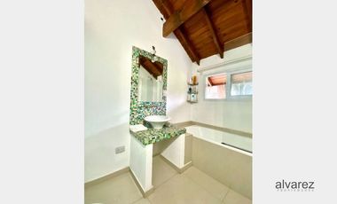 Casa en venta de 4 dormitorios c/ cochera en Moreno