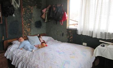 Amplia Casa De Dos Pisos Se Vende En El Centro De Curacavi ! E