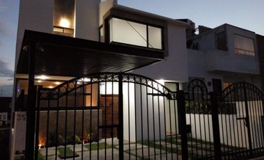 Preciosa Casa en El Mirador, 3 Recámaras, Estudio, Reja Electrica, LUJO