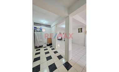 Oportunidad, Casa Multifamiliar En Ventanilla Con Entrada Independiente