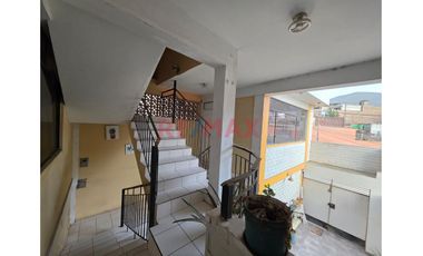 Oportunidad, Casa Multifamiliar En Ventanilla Con Entrada Independiente