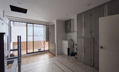 casa en arriendo/venta en paraíso. Cod V103927