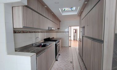 casa en arriendo/venta en paraíso. Cod V103927