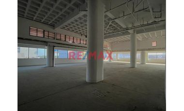Se Vende Local Comercial, primer y segundo piso con un area total de 1203.1  m2 en Torre Omega.

Se encuentra en un entorno de oficinas PREMIUM Con