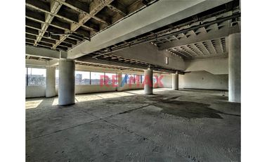 Se Vende Local Comercial, primer y segundo piso con un area total de 1203.1  m2 en Torre Omega.

Se encuentra en un entorno de oficinas PREMIUM Con