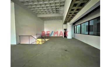 Se Vende Local Comercial, primer y segundo piso con un area total de 1203.1  m2 en Torre Omega.

Se encuentra en un entorno de oficinas PREMIUM Con