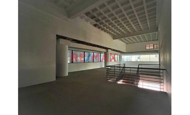Se Vende Local Comercial, primer y segundo piso con un area total de 1203.1  m2 en Torre Omega.

Se encuentra en un entorno de oficinas PREMIUM Con