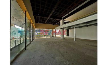 Se Vende Local Comercial, primer y segundo piso con un area total de 1203.1  m2 en Torre Omega.

Se encuentra en un entorno de oficinas PREMIUM Con