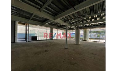 Se Vende Local Comercial, primer y segundo piso con un area total de 1203.1  m2 en Torre Omega.

Se encuentra en un entorno de oficinas PREMIUM Con