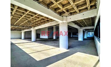 Se Vende Local Comercial, primer y segundo piso con un area total de 1203.1  m2 en Torre Omega.

Se encuentra en un entorno de oficinas PREMIUM Con