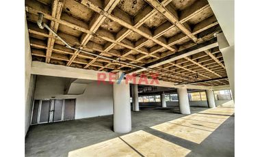 Se Vende Local Comercial, primer y segundo piso con un area total de 1203.1  m2 en Torre Omega.

Se encuentra en un entorno de oficinas PREMIUM Con