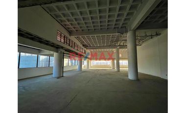Se Vende Local Comercial, primer y segundo piso con un area total de 1203.1  m2 en Torre Omega.

Se encuentra en un entorno de oficinas PREMIUM Con