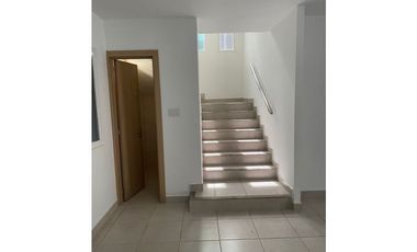 SE VENDE HERMOSA CASA EN PH VICTORIA CON 2 NIVELES
