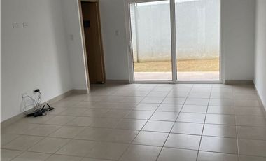 SE VENDE HERMOSA CASA EN PH VICTORIA CON 2 NIVELES