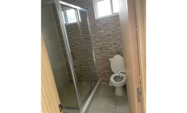 SE VENDE HERMOSA CASA EN PH VICTORIA CON 2 NIVELES