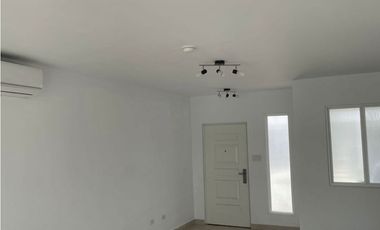 SE VENDE HERMOSA CASA EN PH VICTORIA CON 2 NIVELES