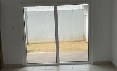 SE VENDE HERMOSA CASA EN PH VICTORIA CON 2 NIVELES