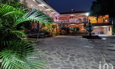 Casa de Campestre en venta, con terraza y alberca con detalles típico estilo mexicano, Comala, Col.