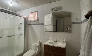 Venta: Casa de 3 recámaras a dos calles de la interamericana en Antón.