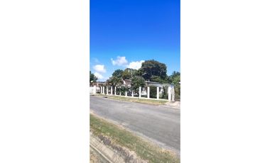 Venta: Casa de 3 recámaras a dos calles de la interamericana en Antón.