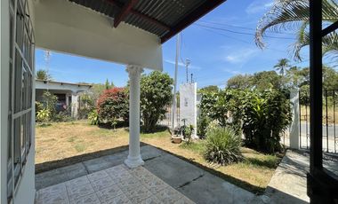 Venta: Casa de 3 recámaras a dos calles de la interamericana en Antón.
