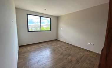 CASA EN VENTA EN LOMAS DE ANGELOPOLIS CON 3 HABITACIONES Y BAÑO EN C/U Y ROOF