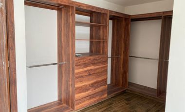 CASA EN VENTA EN LOMAS DE ANGELOPOLIS CON 3 HABITACIONES Y BAÑO EN C/U Y ROOF