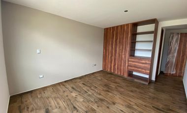 CASA EN VENTA EN LOMAS DE ANGELOPOLIS CON 3 HABITACIONES Y BAÑO EN C/U Y ROOF
