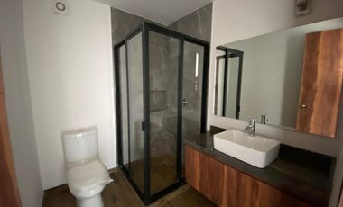 CASA EN VENTA EN LOMAS DE ANGELOPOLIS CON 3 HABITACIONES Y BAÑO EN C/U Y ROOF