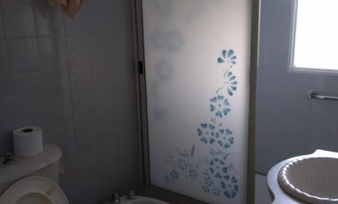 Vendo Dpto. frente Estación Temperley. Calle 14 de Julio 10. Son 3 ambientes. EXCELENTES.