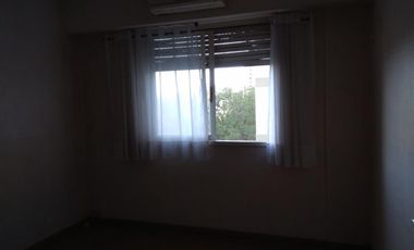 Vendo Dpto. frente Estación Temperley. Calle 14 de Julio 10. Son 3 ambientes. EXCELENTES.