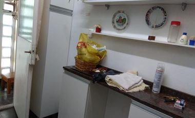 Vendo Dpto. frente Estación Temperley. Calle 14 de Julio 10. Son 3 ambientes. EXCELENTES.