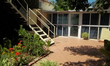 Hurlingham: Comodo PH al frente