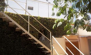 Hurlingham: Comodo PH al frente