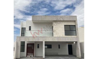 ¡Pre-venta! Casa nueva, con terreno excedente. Totalmente equipada, en fraccionamiento cerrado, Gomez Palacio, Durango