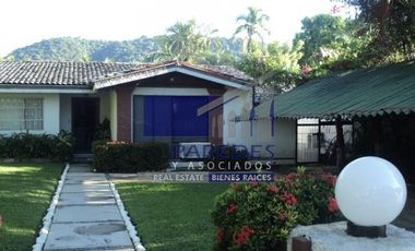 A39 Amplia casa en Golondrinas Campo de Golf de 3 recamaras Ixtapa