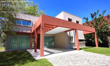 Casa moderna en venta 6 ambientes a estrenar en Fincas de Hudson Barrio Cerrado